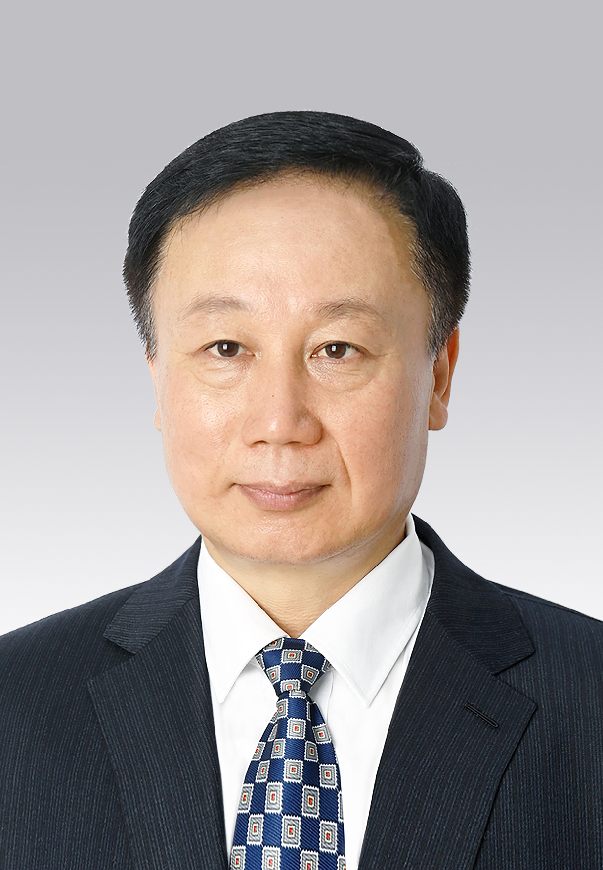 馬宏偉，男，滿族，1969年4月生，研究生學歷，中共黨員，現(xiàn)任人民日報社副總編輯。