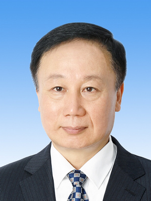 馬宏偉，男，滿族，1969年4月生，研究生學(xué)歷，中共黨員，現(xiàn)任人民日報社副總編輯。
