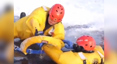 零下20℃，看消防員冰域救援訓(xùn)練